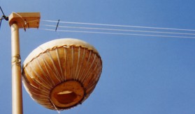 3 cordes attachées au mat - 3 strings fixed to the mast