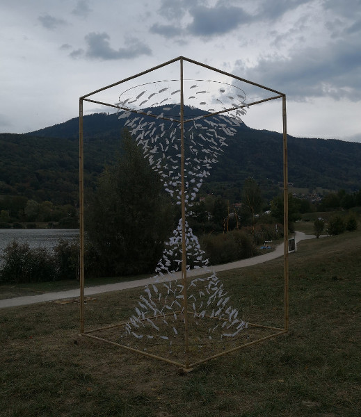 La plume du temps - Hourglass made of feather